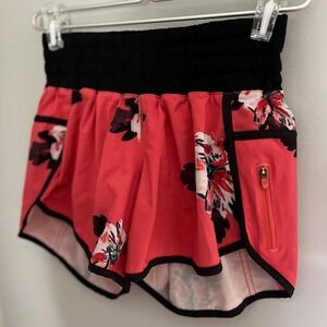 Lululemon Tracker Short II *4-way Stretch 4